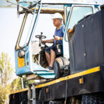 David pilote un camion grue